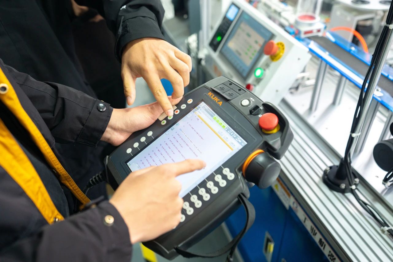 AI报价系统、工业图纸AI生成以及人工行为识别等