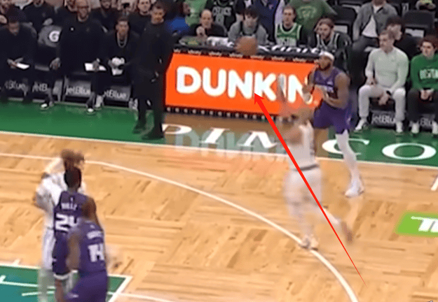 怀特防守预判无缝覆盖多位置 75抢断93盖帽创队史