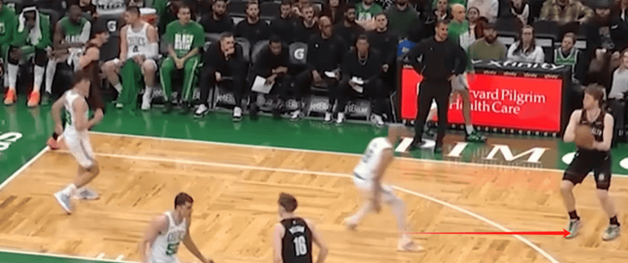 怀特防守预判无缝覆盖多位置 75抢断93盖帽创队史