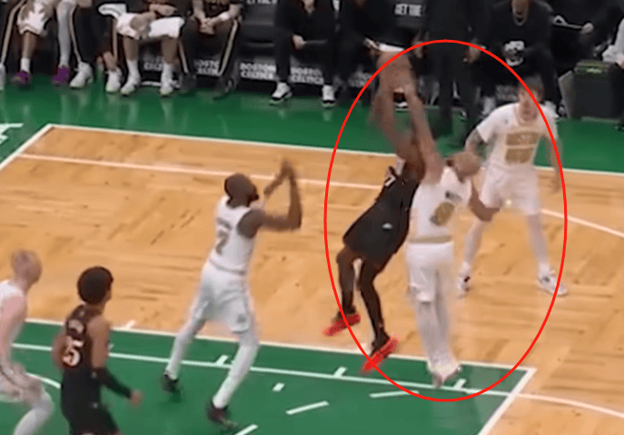 怀特防守预判无缝覆盖多位置 75抢断93盖帽创队史