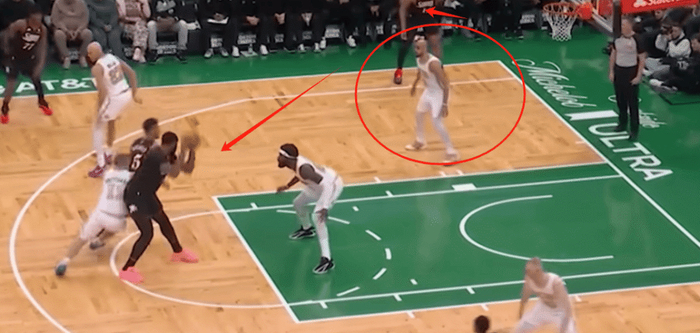 怀特防守预判无缝覆盖多位置 75抢断93盖帽创队史