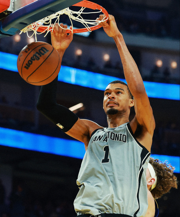 文班亚马狂砍41+18创多项纪录 马刺10连胜领跑西部