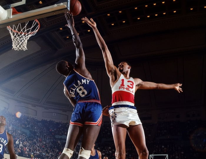 状元新秀赛季得分篮板助攻纪录：贝拉米与罗伯